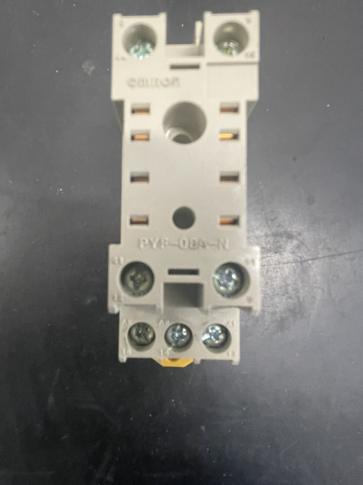 Omron PYF-08A-N Zoccolo Relè 8 Pin Guida DIN Lotto 3 Pezzi1