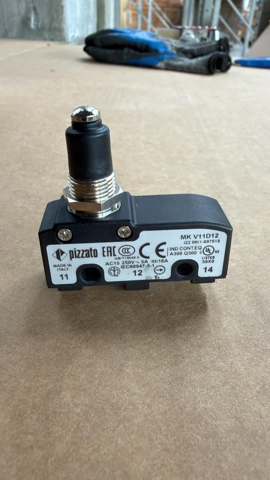 Pizzato MK V11D12 Microinterruttore a Leva0
