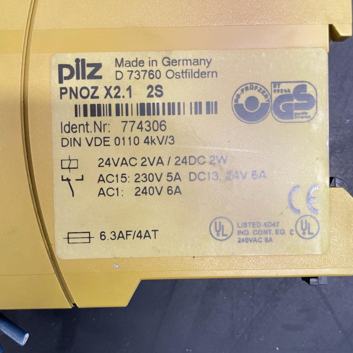 Pilz PNOZ X2.1 774306 Relè di Sicurezza 24VAC/DC 2 NA1