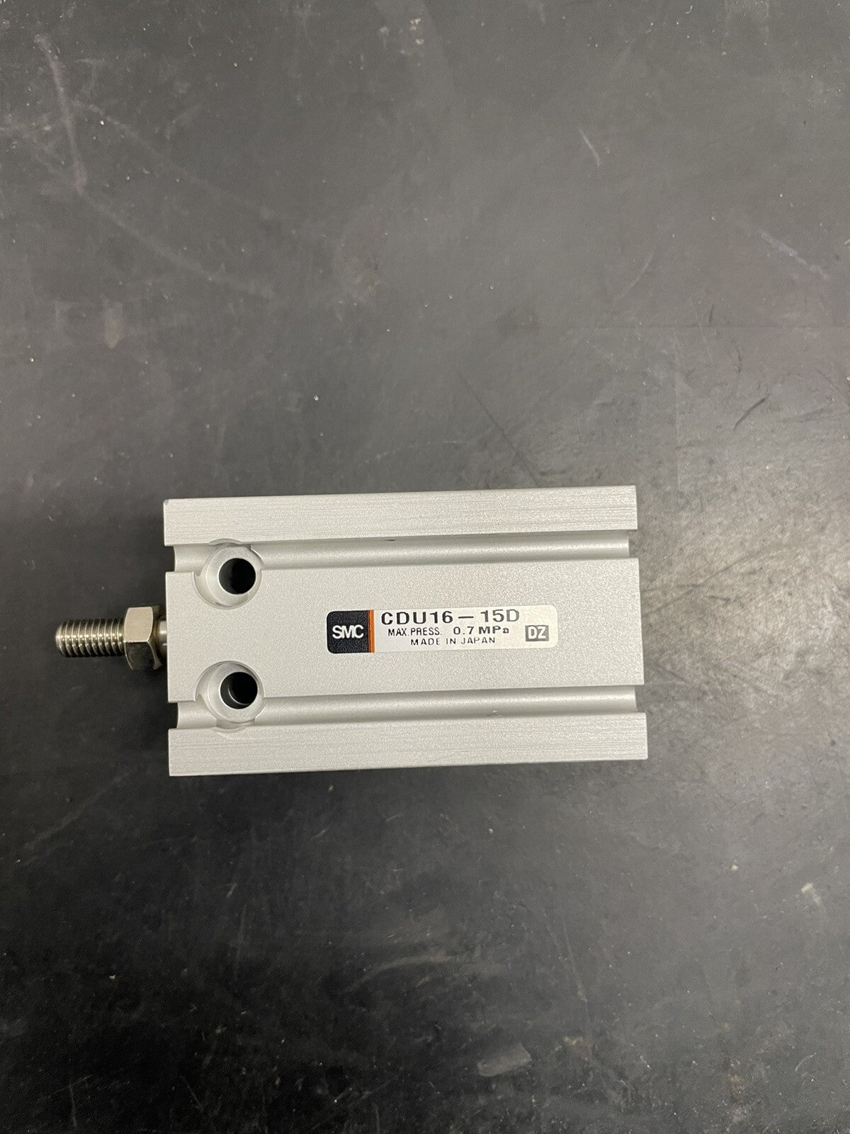 SMC CDU16-15D Cilindro Pneumatico Compatto Corsa Breve 0,7 MPa1