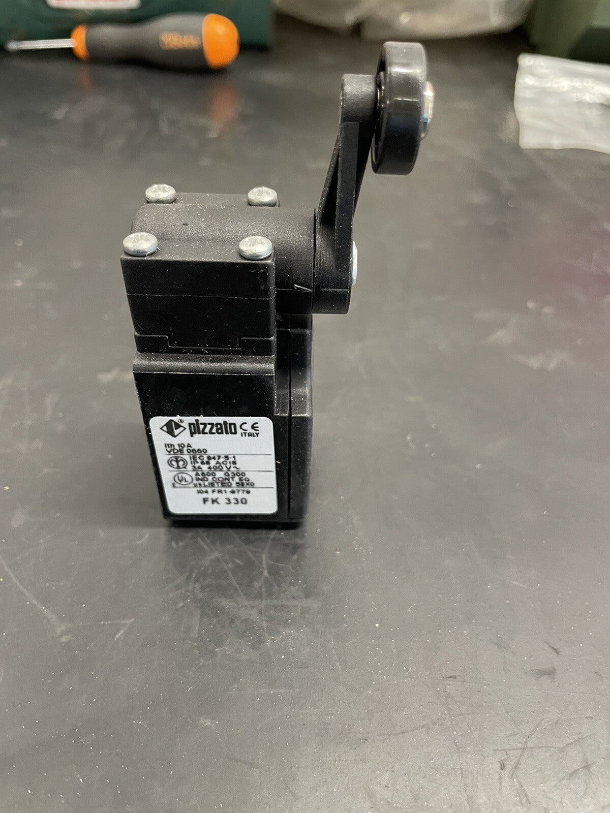 Pizzato FK 330 Finecorsa a Rullo Interruttore di Posizione1