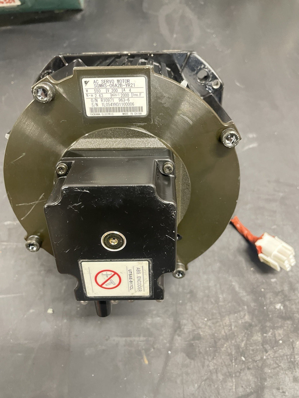 Yaskawa SGMRS-06A2B-YR21 Servomotore AC 550W 200V 2000 giri1