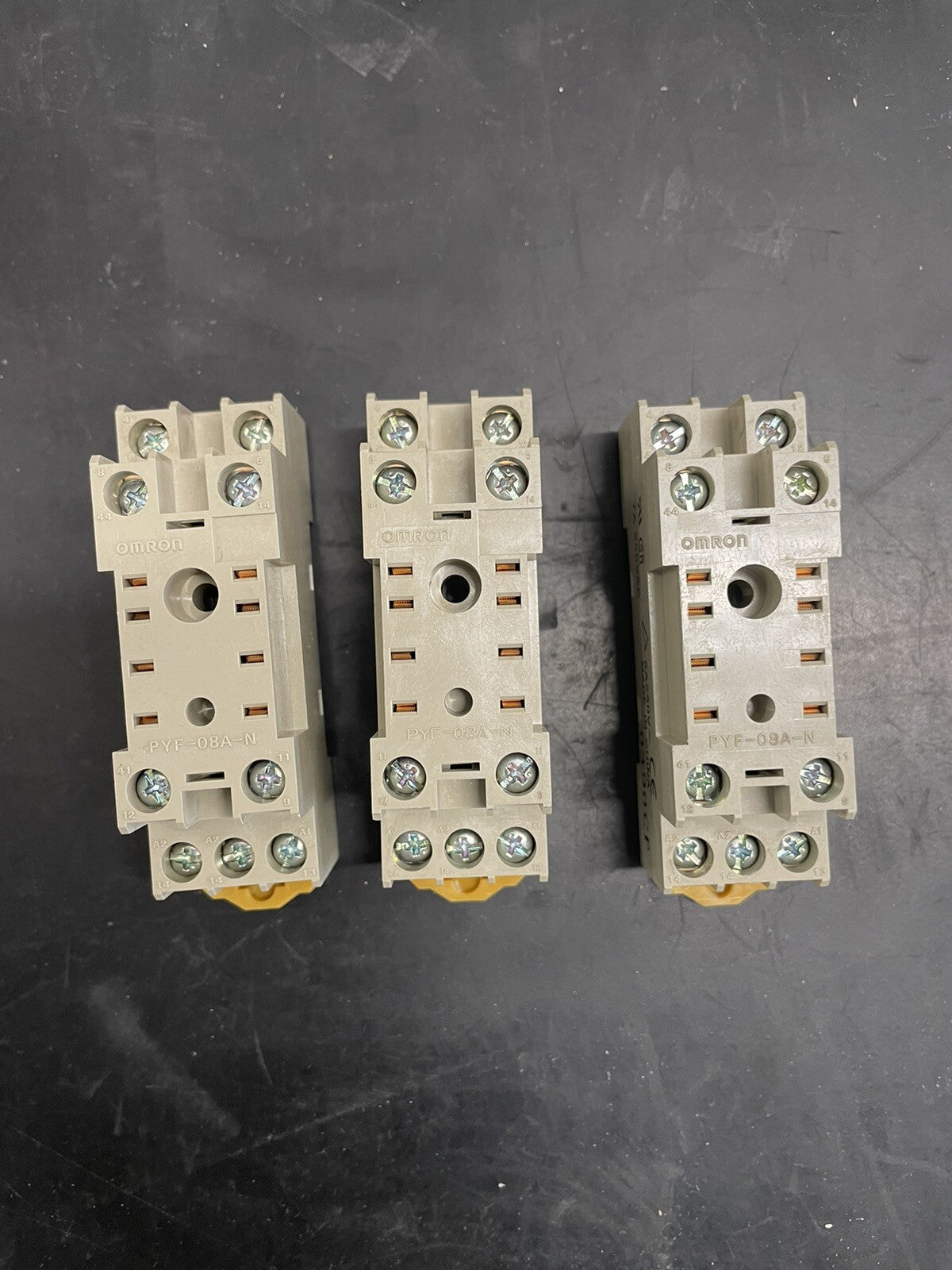 Omron PYF-08A-N Zoccolo Relè 8 Pin Guida DIN Lotto 3 Pezzi0